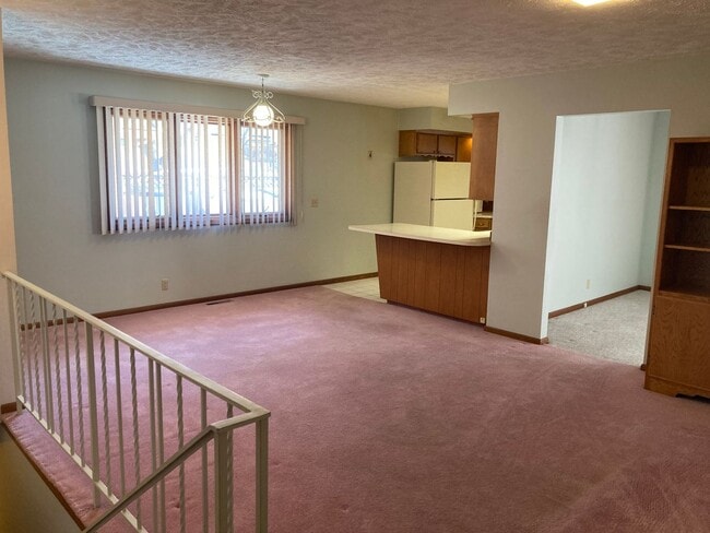 Building Photo - 4924 Cresthaven Dr