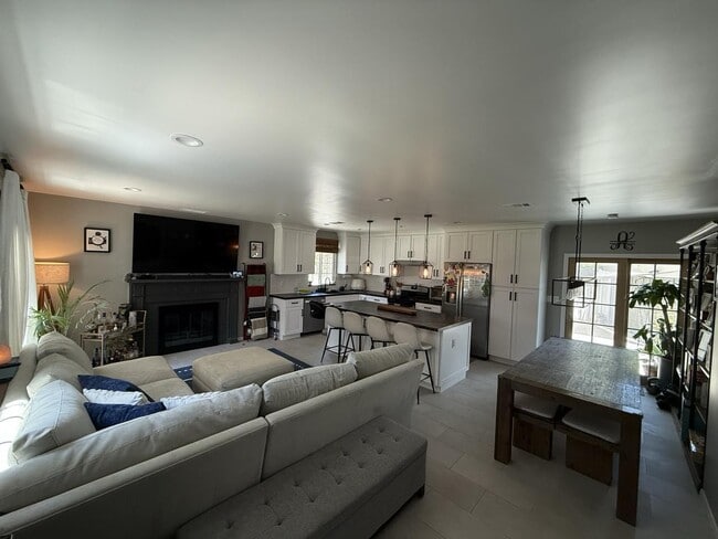 Building Photo - 4841 Revlon Dr
