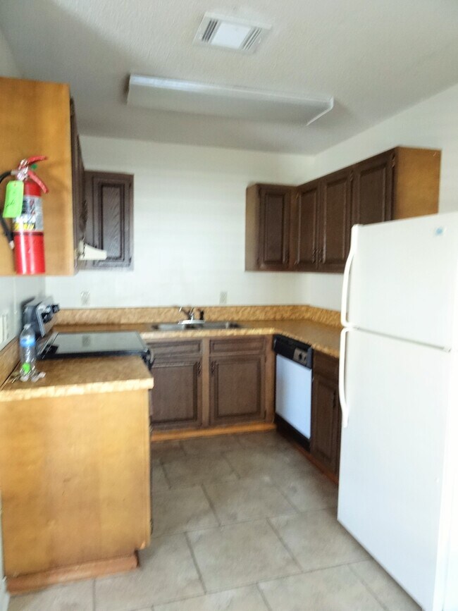 Kitchen - 1035 Giovanni St