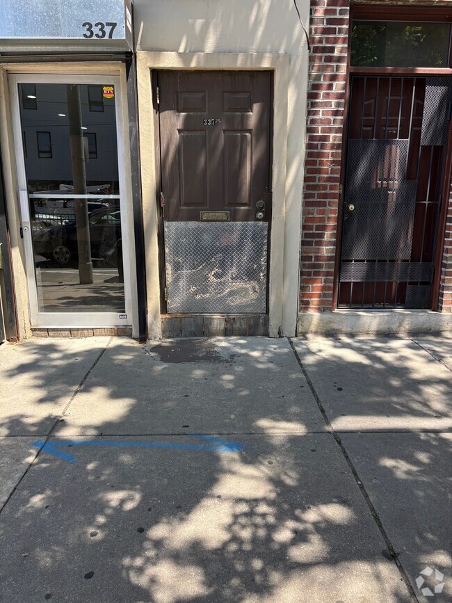 Building Photo - 337 W Girard Ave