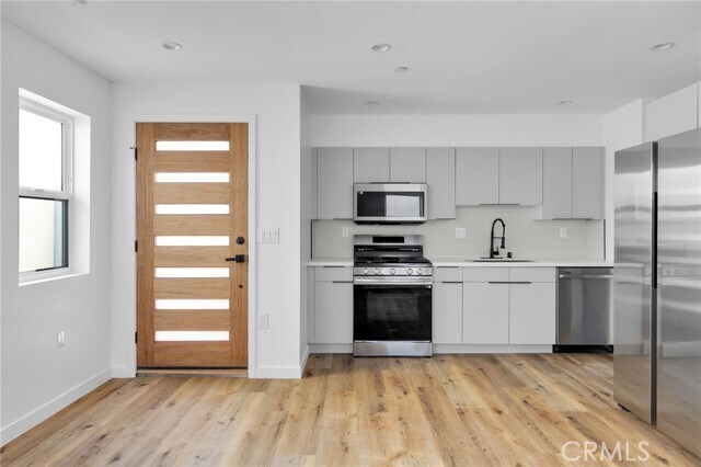 Foto del edificio - 1734 Carmona Ave