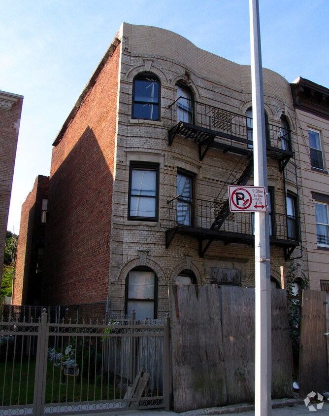 Building Photo - 1898 Pacific St