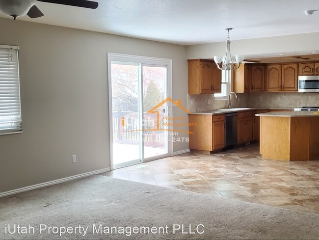 Foto del edificio - 5 br, 4 bath House - 534 W 3750 N