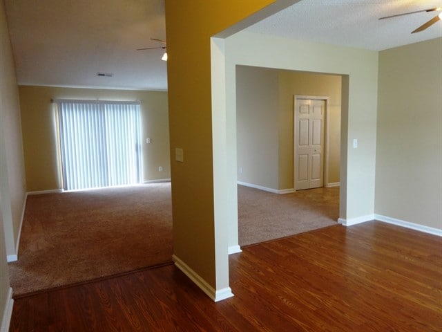 Foto del edificio - 5018 Thornton Dr