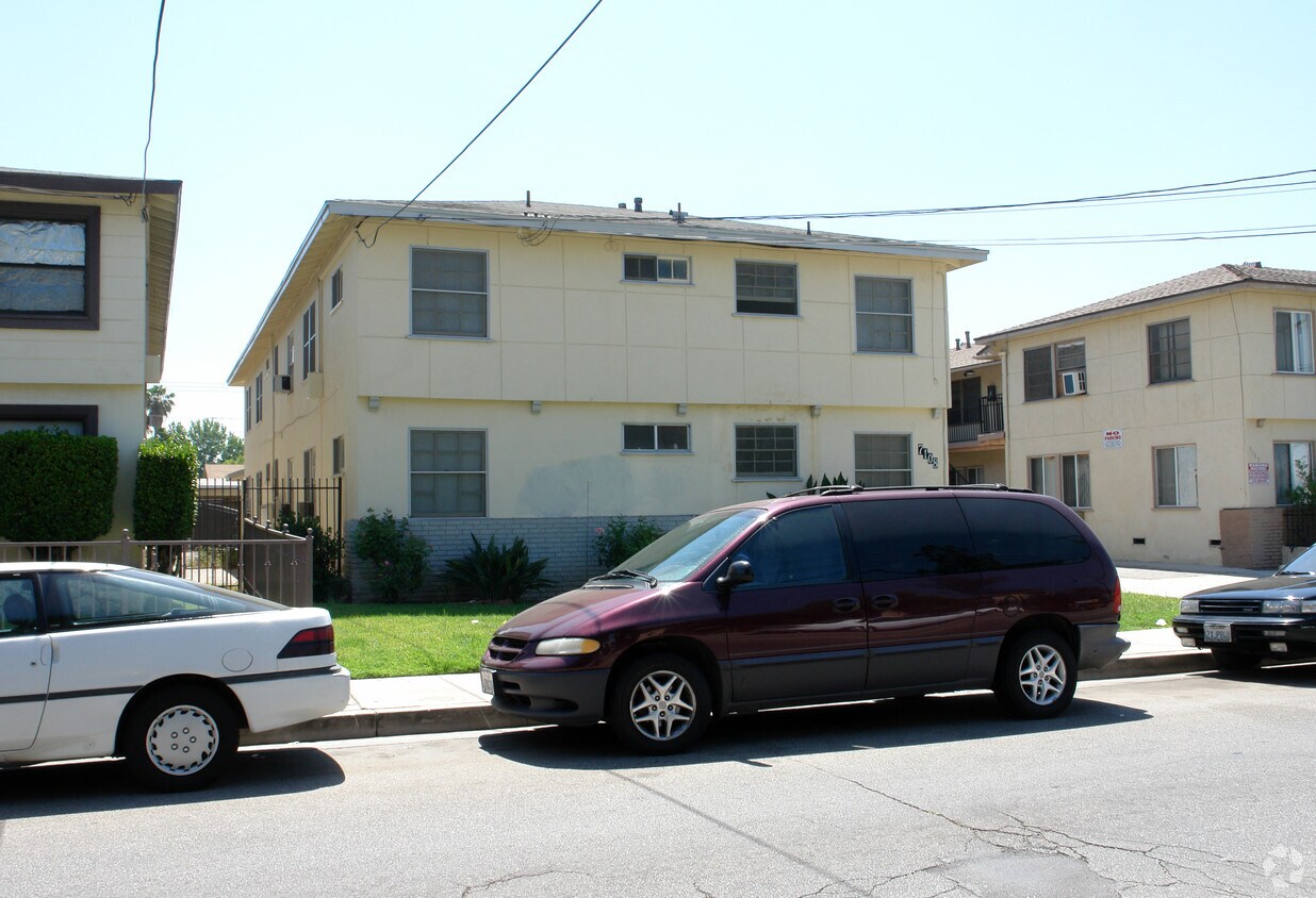Foto del edificio - 7108 Ethel Ave