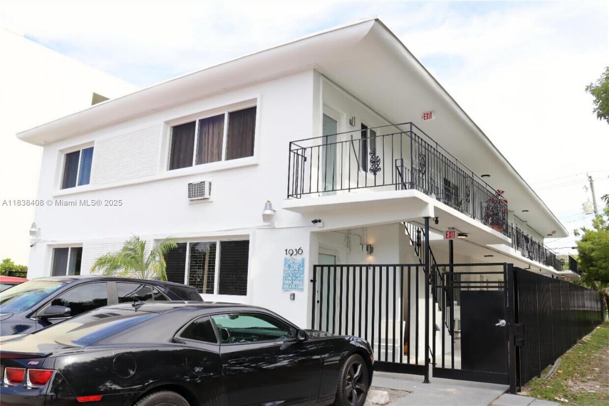 Foto principal - 1936 Normandy Dr