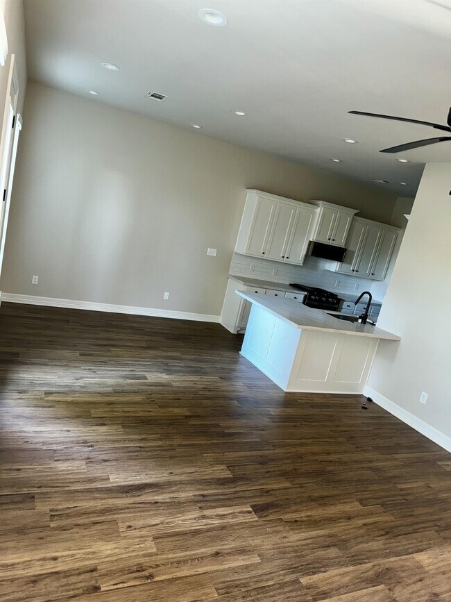 Foto del edificio - 5100 Westgate Ln