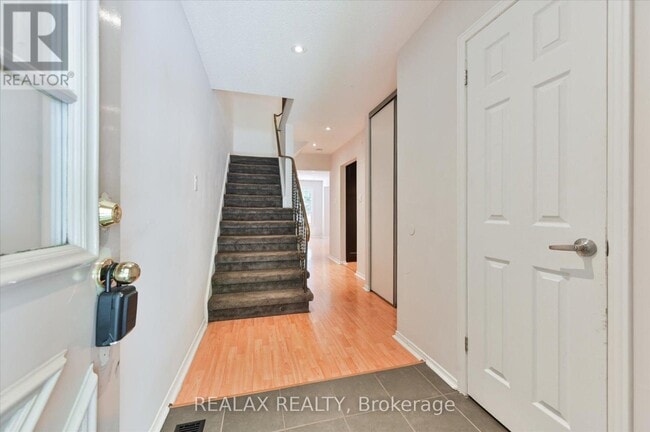 Building Photo - 6 Kindale Way