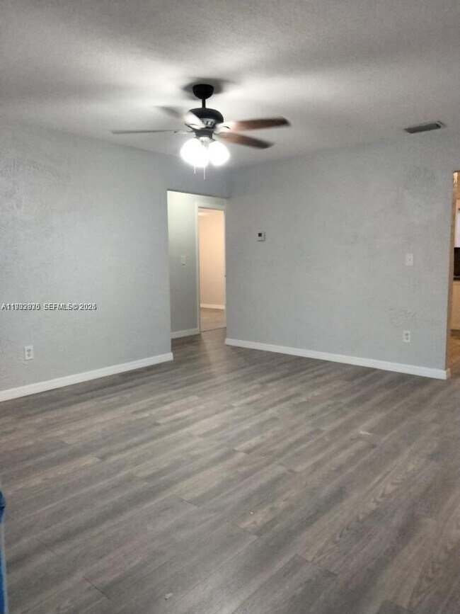 Foto del edificio - 826 SW 5th Ct