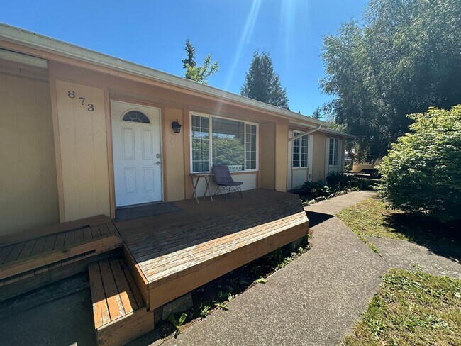 Foto del edificio - 3 Bed 1 Bath Home in Ferndale with Fenced Backyard