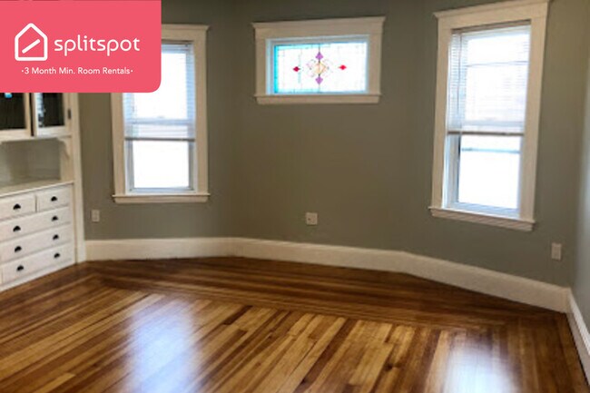 Building Photo - Private room in 3 bedroom Boston Apartment...