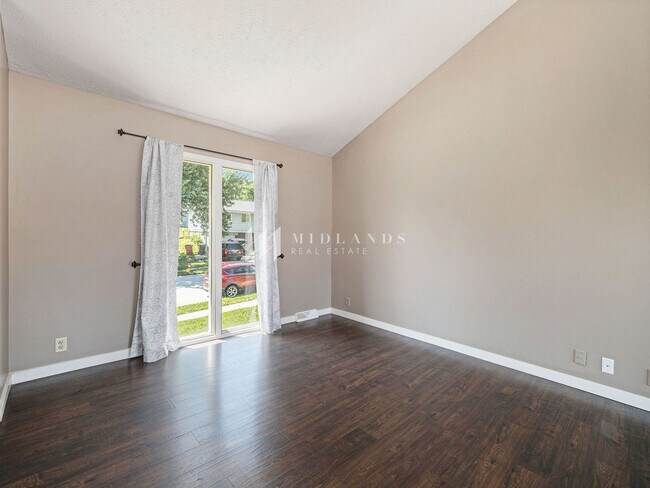Foto del edificio - Millard 3 Bed / 2 Bath Split Entry