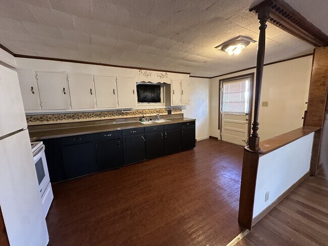 Foto del edificio - 7992 Reynolda Rd