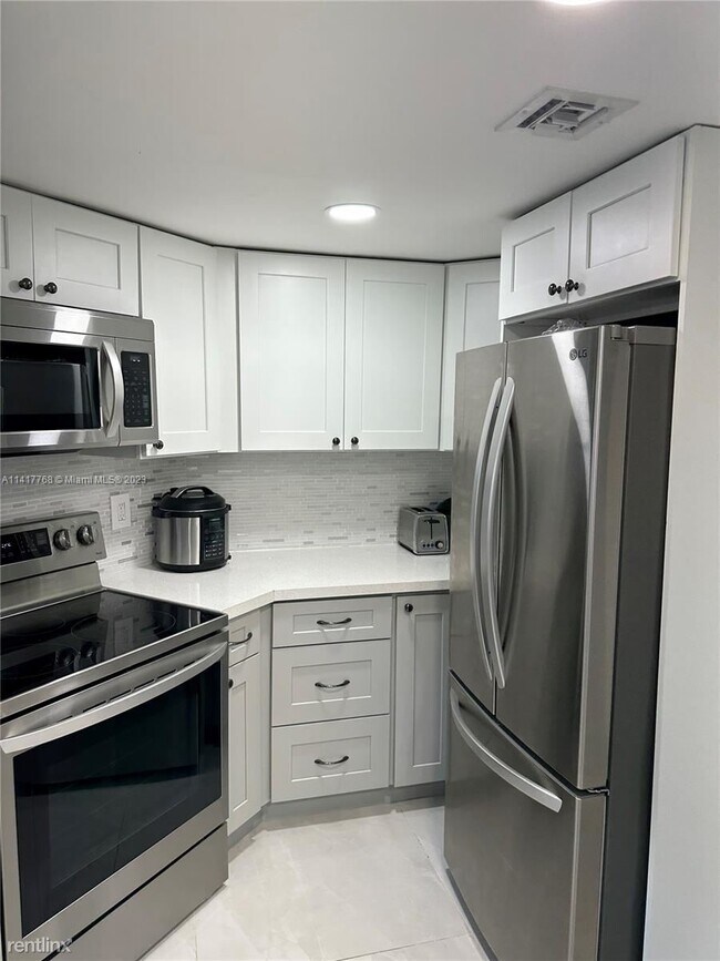Foto del edificio - 3 br, 2.5 bath House - 931 SW 112th Ter # 061