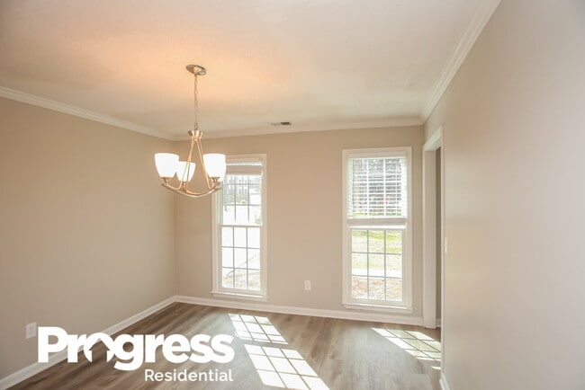 Building Photo - 1200 Crestbrook Dr