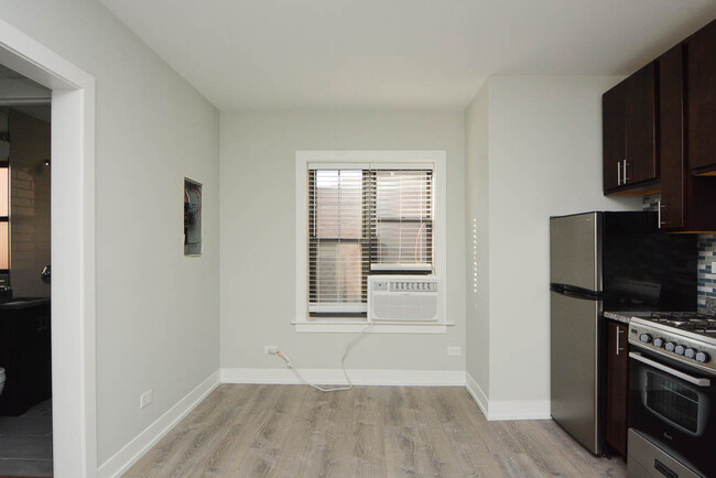 Building Photo - 426.5 W Belden Ave