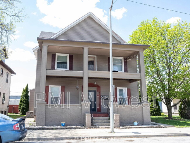Building Photo - 611 N Main St
