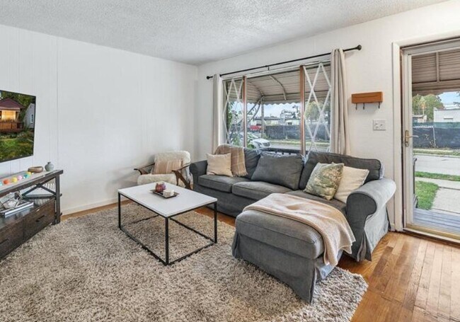 Foto del edificio - 1628 E Woodruff Ave