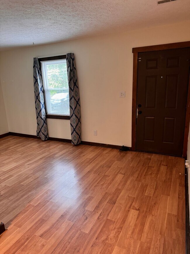 Building Photo - 176 Deer Creek Dr