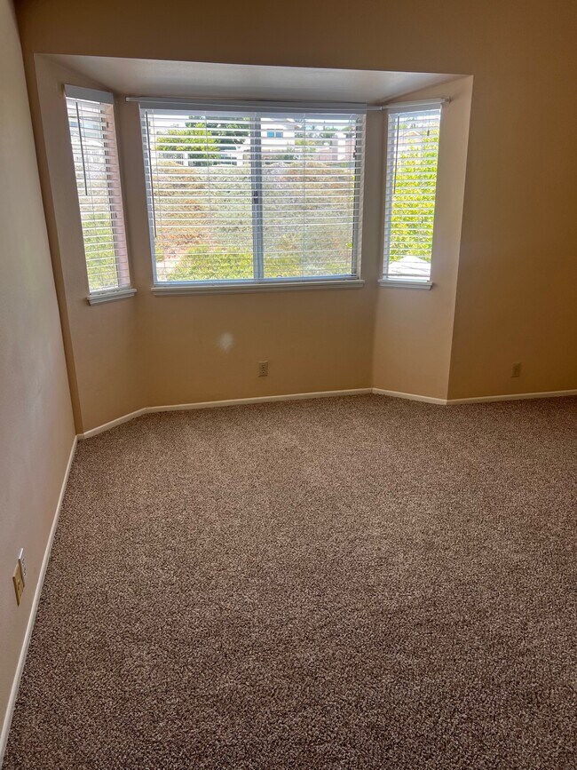 Building Photo - 28555 Red Cedar Pl