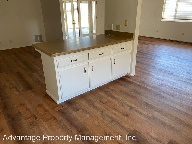 Foto del edificio - 4 br, 3 bath House - 501 Highland Dr.