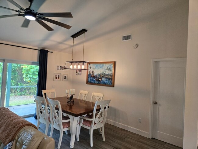 Building Photo - 9300 SE Eagle Ave