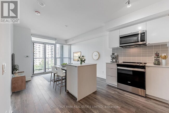 Photo du bâtiment - 1461 Lawrence Ave W