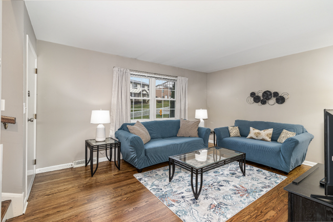 Building Photo - 1729 Fort Henry Dr