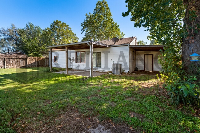 Building Photo - 510 W 30th St