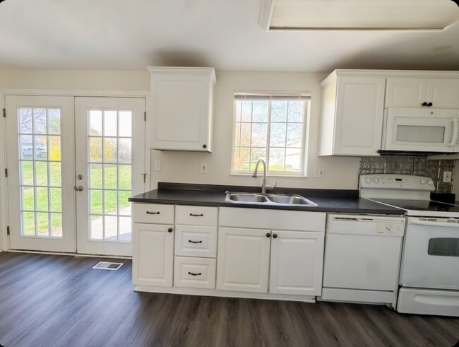 Foto del edificio - 114 Drexel Dr