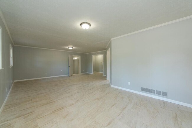 Foto del edificio - 8909 Channing Dr