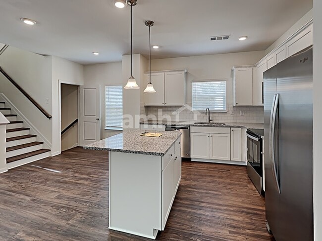 Building Photo - 136 Ivy Brook Dr