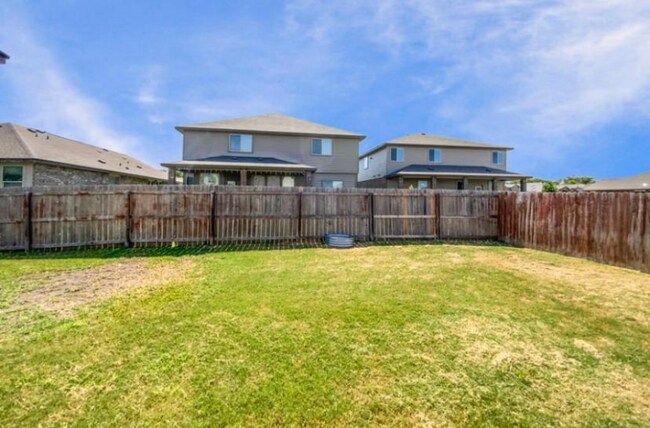 Foto del edificio - 5830 Ambrose Cir