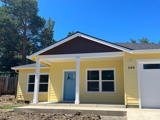 Foto del edificio - 593-599 Oak Knoll Dr