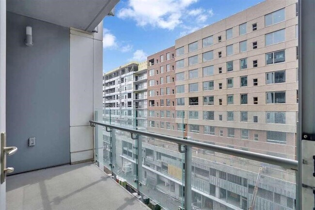 Building Photo - 9 Ave At Port Imperial