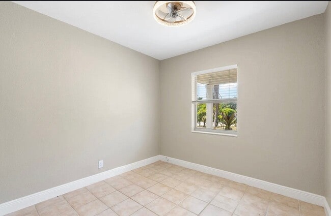 Foto del edificio - 376 W 14th St