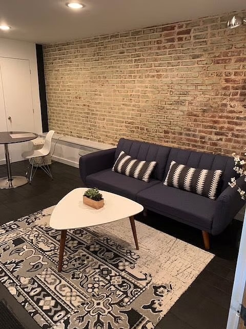 Building Photo - 2300 Ontario Rd NW