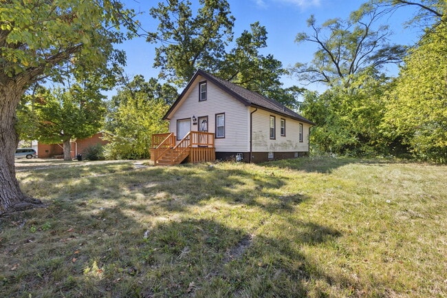 Building Photo - 20235 San Juan Dr