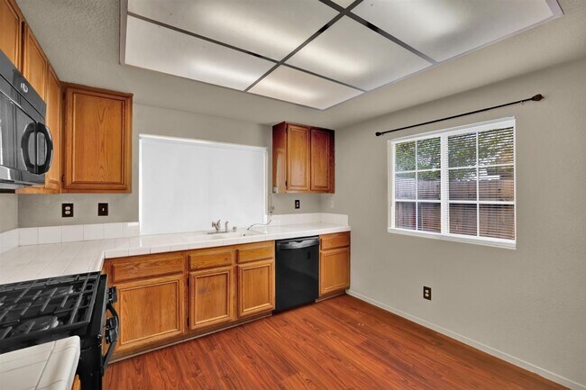 Building Photo - 939 Shana Pl