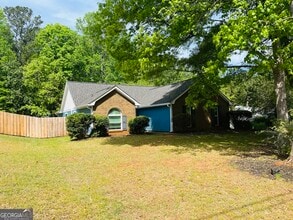 Building Photo - 165 River Park Dr