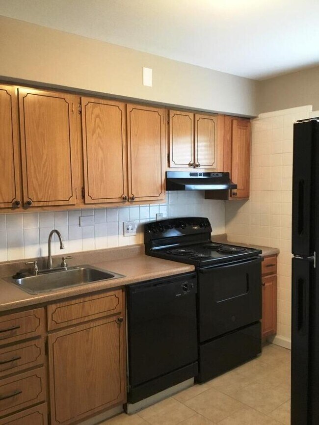 Building Photo - 9437 Duenke Dr
