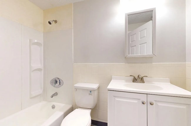 Building Photo - 298 Meridian St