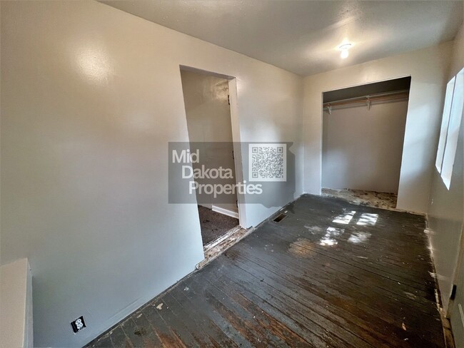 Foto del edificio - 908 E 3rd- 2 bed