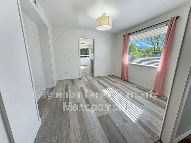 Foto del edificio - 2827 N Bogus Basin Rd