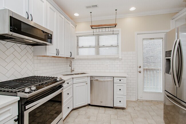 Foto del edificio - 1362 W Greenleaf Ave