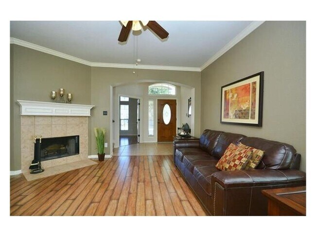 Foto del edificio - 1819 Rosenborough Ln N