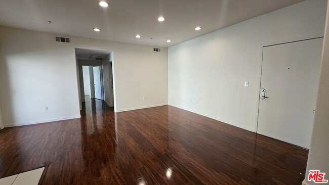 Building Photo - 12132 Hart St