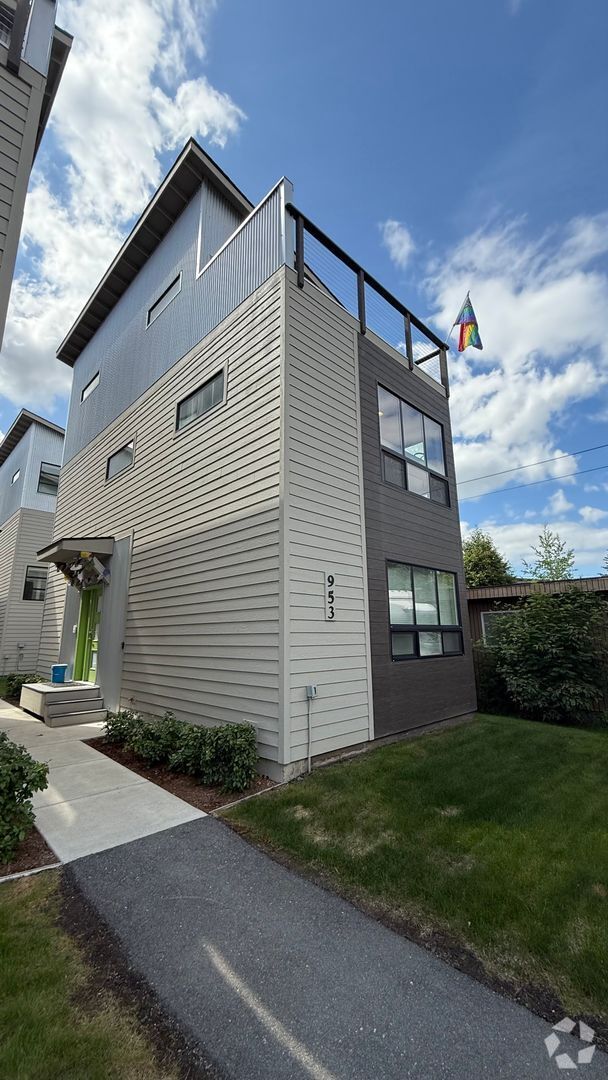 Building Photo - 953 W 12th Ave