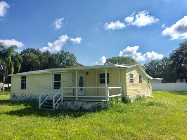 Building Photo - 5BR/2BA Double wide home on a LARGE lot!