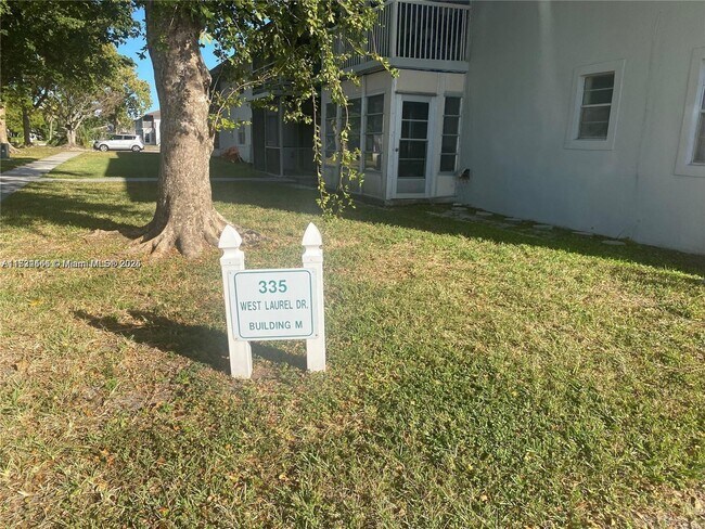 Foto del edificio - 335 W Laurel Dr